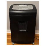 O - Staples SPL-TXC15A Cross-Cut Paper Shredder