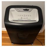 O - Staples SPL-TXC15A Cross-Cut Paper Shredder