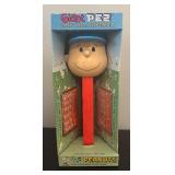 O - Giant Pez Charlie Brown Candy Roll Dispenser