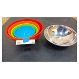 4 plastic bowls and one metal bowl