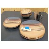Hometrends partial set of ceramic dishes 3 medium plates, 3 large plates, 4 bowls, and one mug