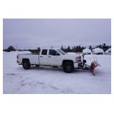 2015 Chevy 2500 HD Extended Cab 4 x 4 Pickup Truck With 8