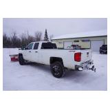 2015 Chevy 2500 HD Extended Cab 4 x 4 Pickup Truck With 8