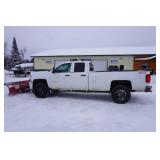 2015 Chevy 2500 HD Extended Cab 4 x 4 Pickup Truck With 8