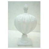 Williamsburg Global Views Beaufort Flame Bottle-White Urn 12" tall