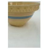 Vintage Pottery Bowl (USA on the bottom, Mccoy?)