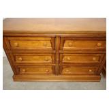 Dresser & Nightstand Set - Oak Finish, Traditional Style