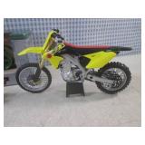 (BSB) Mini John Deere Tactors and E...