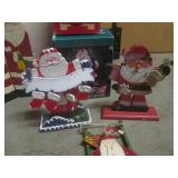 (EW3) Assortment of Christmas Decor...
