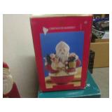 (EW3) Assortment of Christmas Decor...