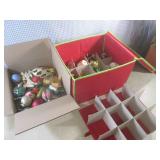 (A-2) Rubbermaid Christmas Ornamant...