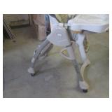 (BR2) Evenflo Highchair...