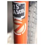 Trek 7.5 FX Hybrid Bicycle with Shimano Alivio 17.5in Frame