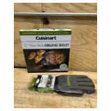 Cuisinart Grilling skillet and grill gloves (lot of 2)