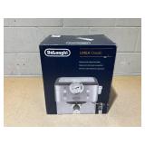 DeLonghi Classic Espresso Machine with Milk Frother, 15-Bar Pump & Temperature Control - Barista Coffee Maker Kit for Espresso, Latte, Cappuccino & Iced