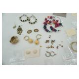 Jewelry Lot: Pierced Earrings