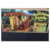 Mattel The Sunshine Family Home - 4-Room Dollhouse Set
