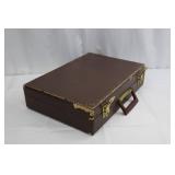 Dee Lite Sewing Thread Assortment in Vintage Brown Case