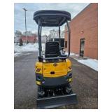 Mini Excavator QK18R with Hydraulic Thumb!