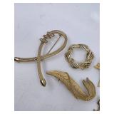 6 Gold Brooches/Pins