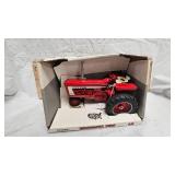 1/16 Farmall 706 Tractor