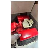 1/16 Farmall 706 Tractor