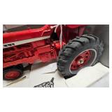 1/16 Farmall 706 Tractor