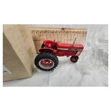 1/16 Farmall 806 Tractor