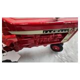 1/16 Farmall 806 Tractor