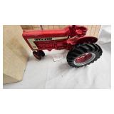 1/16 Farmall 806 Tractor