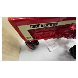 1/16 Farmall 806 Tractor