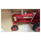 1/16 Farmall 350 Tractor