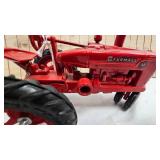 1/16 Farmall M