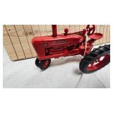 1/16 Farmall M