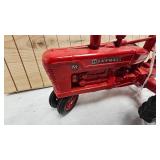 1/16 Farmall M