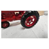 1/16 Farmall M
