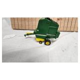 590 John Deere Round Bailer
