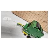 590 John Deere Round Bailer
