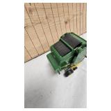 590 John Deere Round Bailer