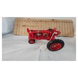 1/16 Farmall F-20