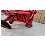 1/16 Farmall F-20