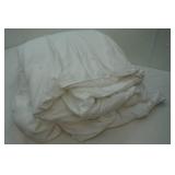 Queen Size 100% Microfiber Comforter. White. In good Condition.