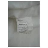 Queen Size 100% Microfiber Comforter. White. In good Condition.