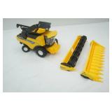 New Holland CR8.90 Combine ERTL 1/64 Scale New Holland CR8.90 Combine