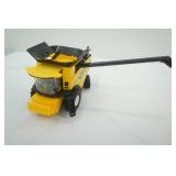 New Holland CR8.90 Combine ERTL 1/64 Scale New Holland CR8.90 Combine