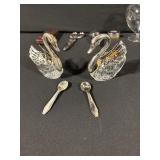 2x Glass Swan Figurines - Vintage Collectible Trinket Lot