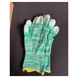 Staples Hand Staple Gun Kit - Green-bodied with Gloves