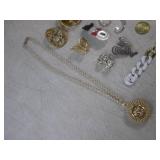 (CNTR) Assorted Broaches Etc, Token...