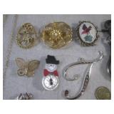 (CNTR) Assorted Broaches Etc, Token...