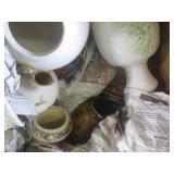 (A-3) Box of Vintage Ceramic Figure...